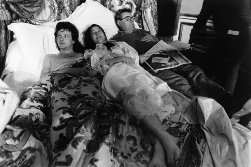 VALMONT, from left, Colin Firth, Meg Tilly, director Milos Forman, on-set, 1989, ©Orion Pictures